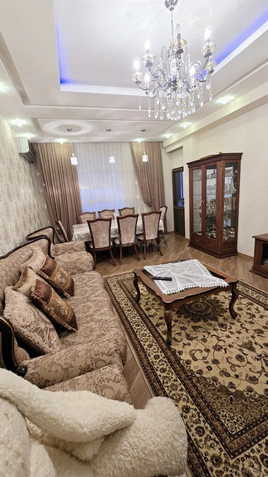 Satılır 3 otaqlı mənzil 130 m²