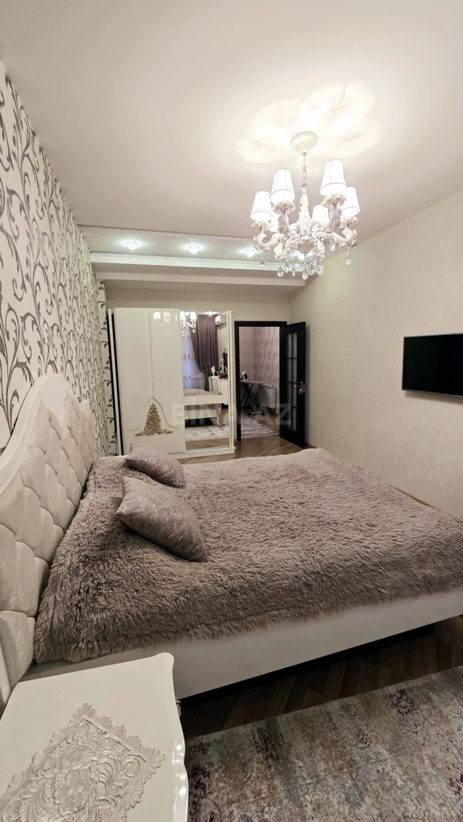 Satılır 3 otaqlı mənzil 130 m²