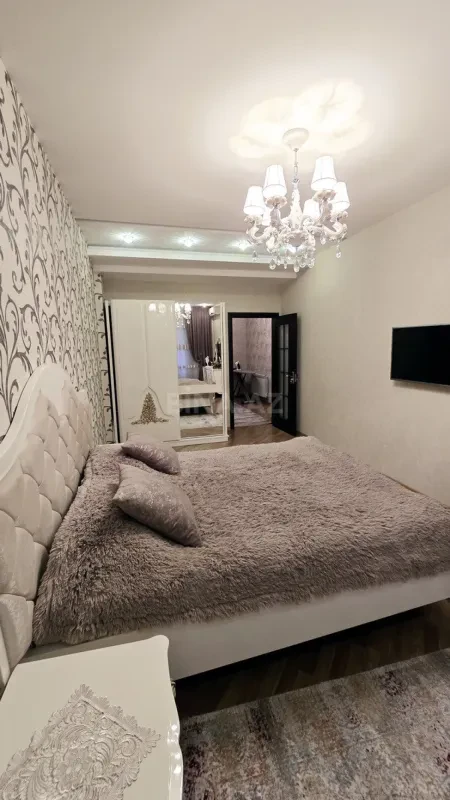Satılır 3 otaqlı mənzil 130 m²