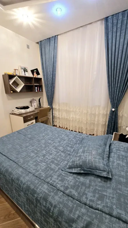 Satılır 3 otaqlı mənzil 130 m²