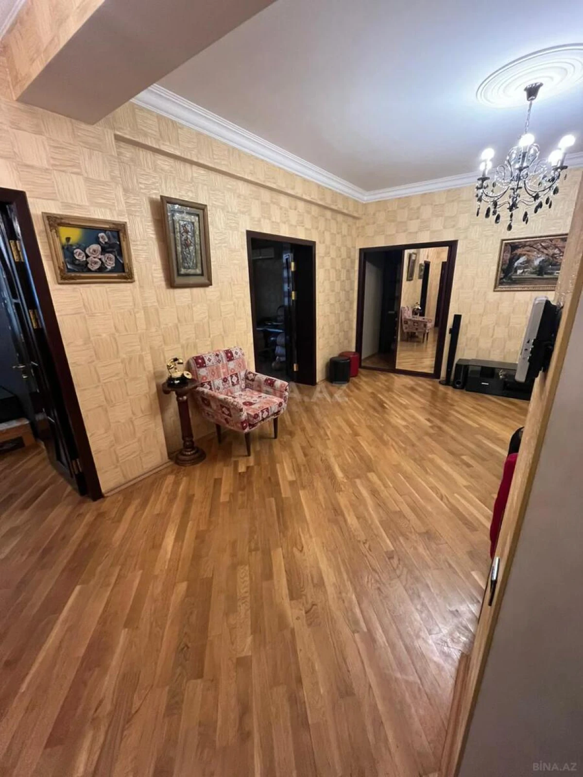 Satılır 3 otaqlı mənzil 135 m²
