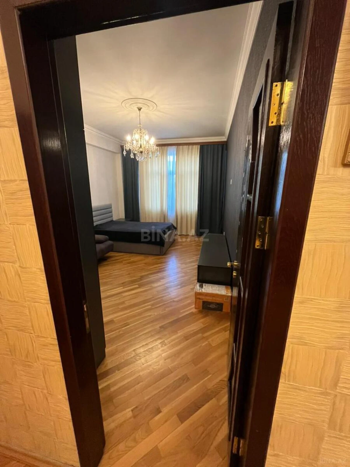 Satılır 3 otaqlı mənzil 135 m²