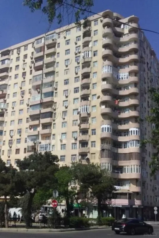 Satılır 3 otaqlı mənzil 135 m²