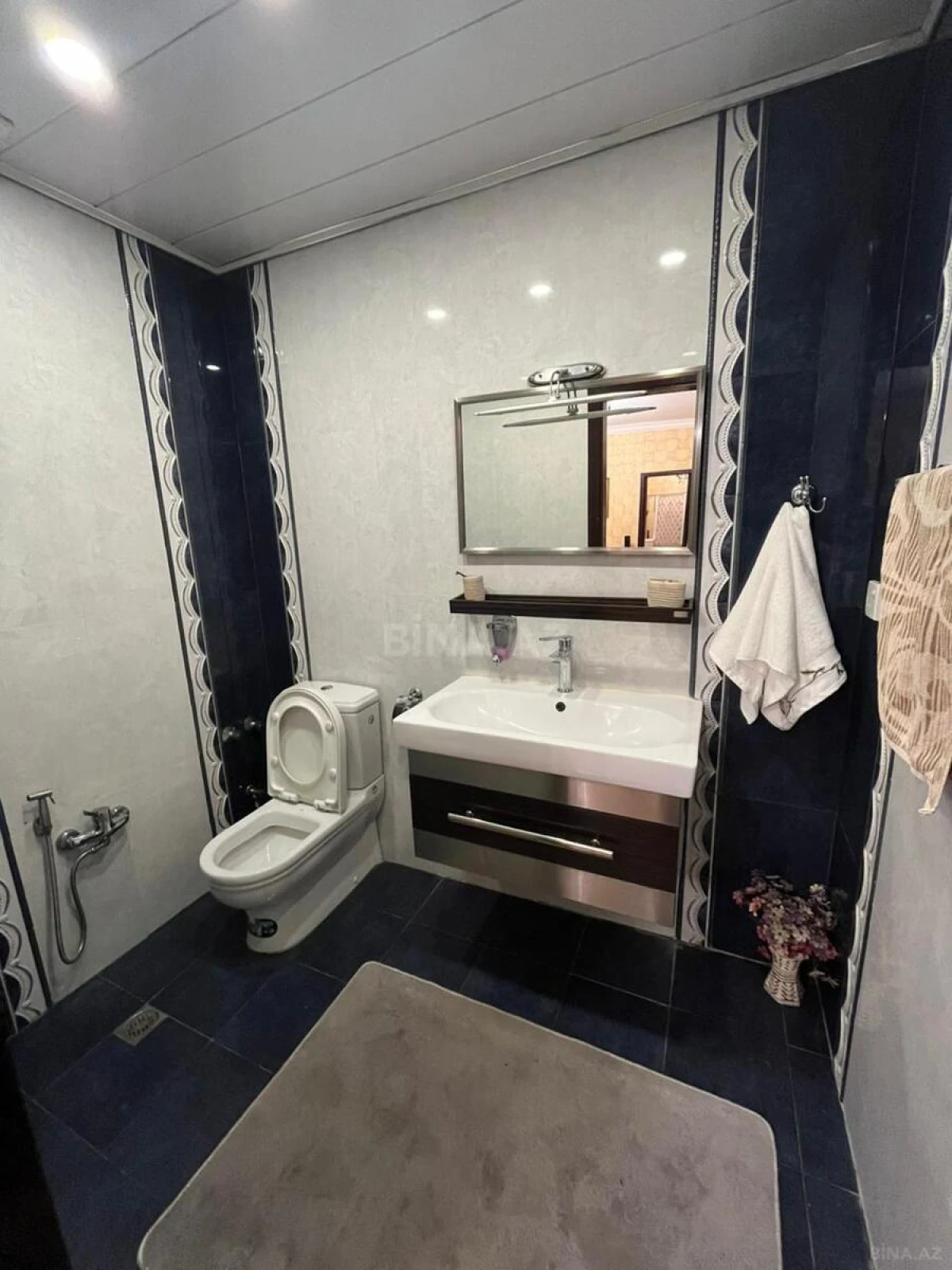 Satılır 3 otaqlı mənzil 135 m²