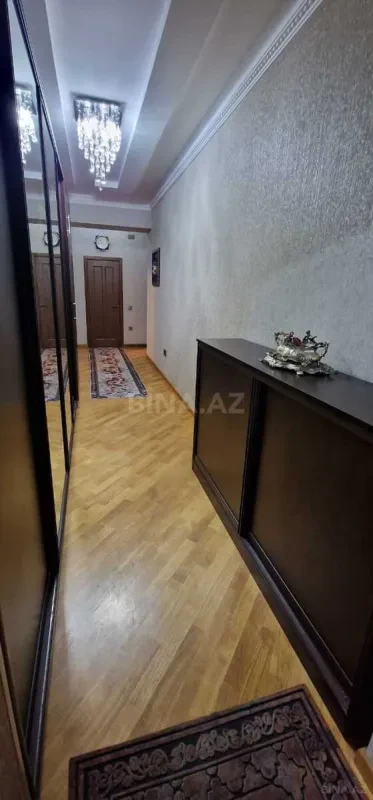 Satılır 3 otaqlı mənzil 109 m²