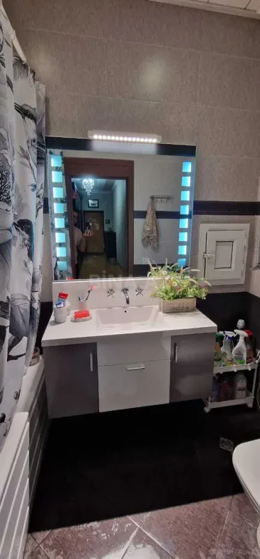 Satılır 3 otaqlı mənzil 109 m²