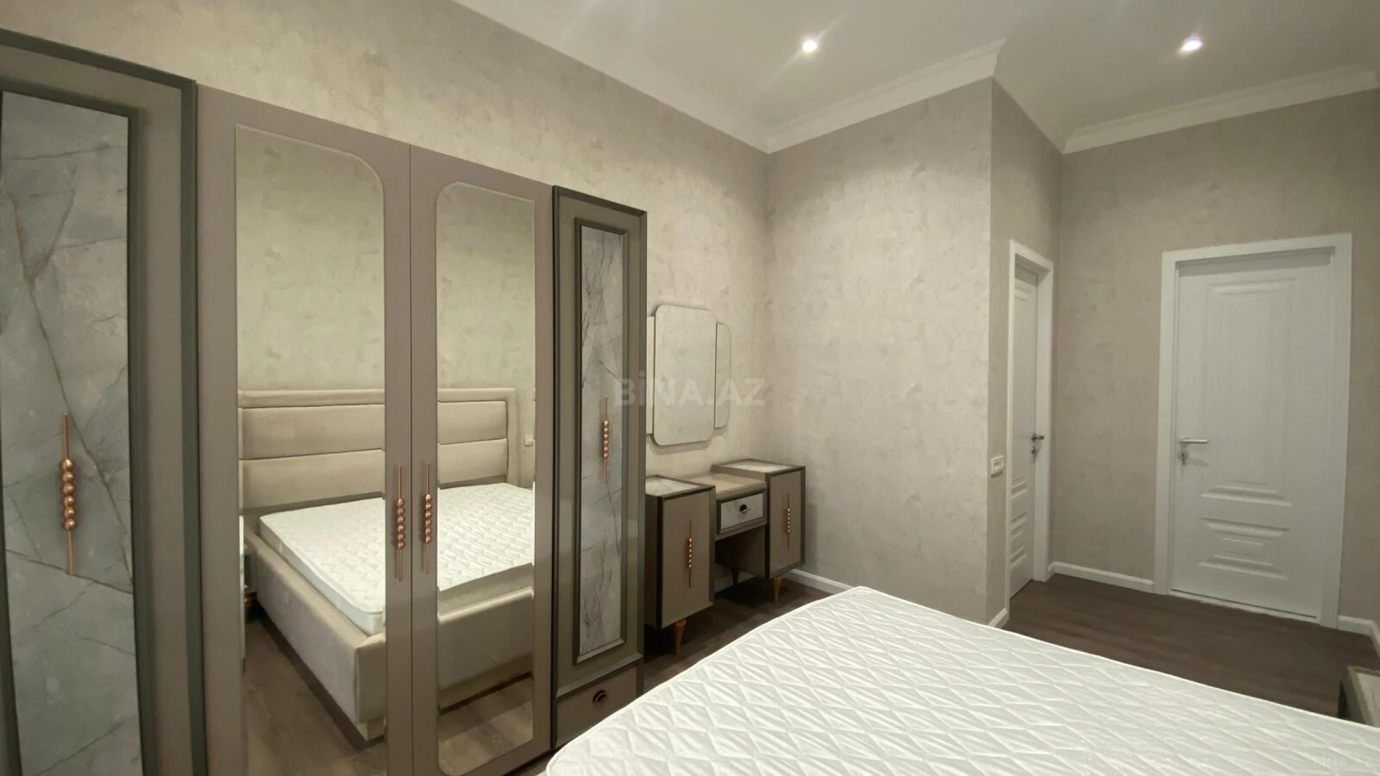 Kirayə verilir 3 otaqlı mənzil 130 m²