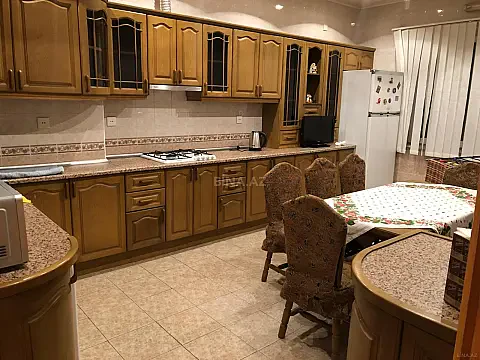 Kirayə verilir 3 otaqlı mənzil 140 m² — Bakı 3 otaq 140.00 m²
