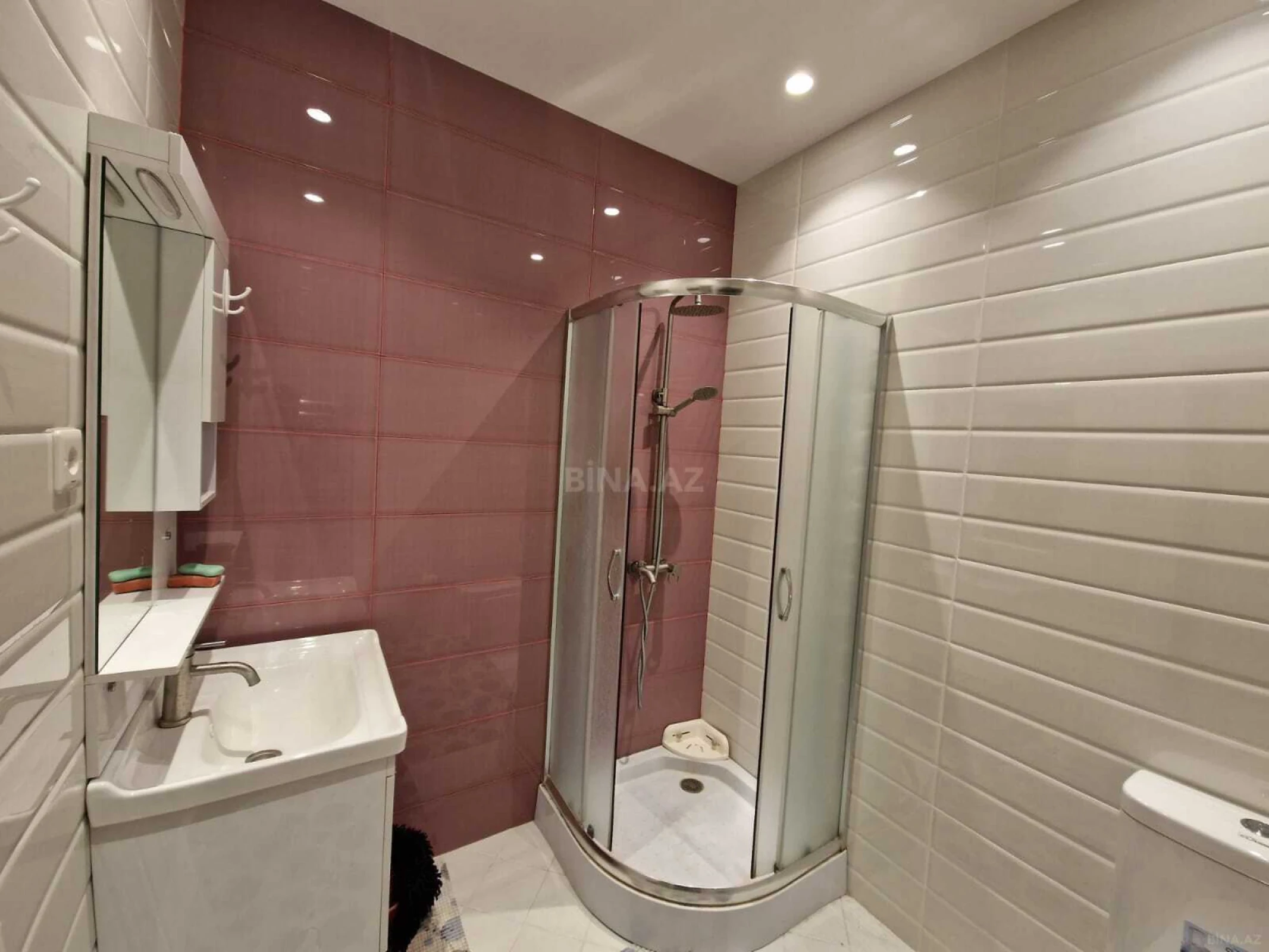 Kirayə verilir 2 otaqlı mənzil 72 m²