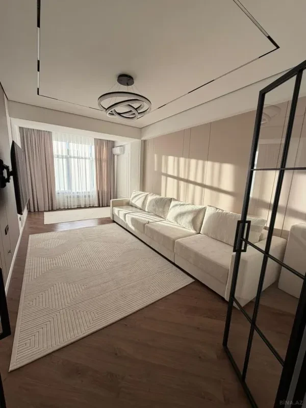 Kirayə verilir 2 otaqlı mənzil 110 m²