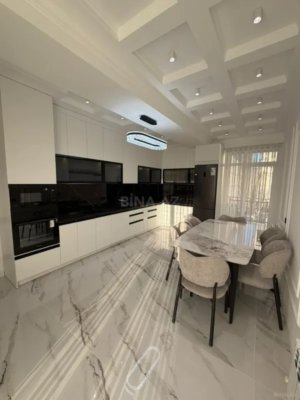 Kirayə verilir 2 otaqlı mənzil 110 m²