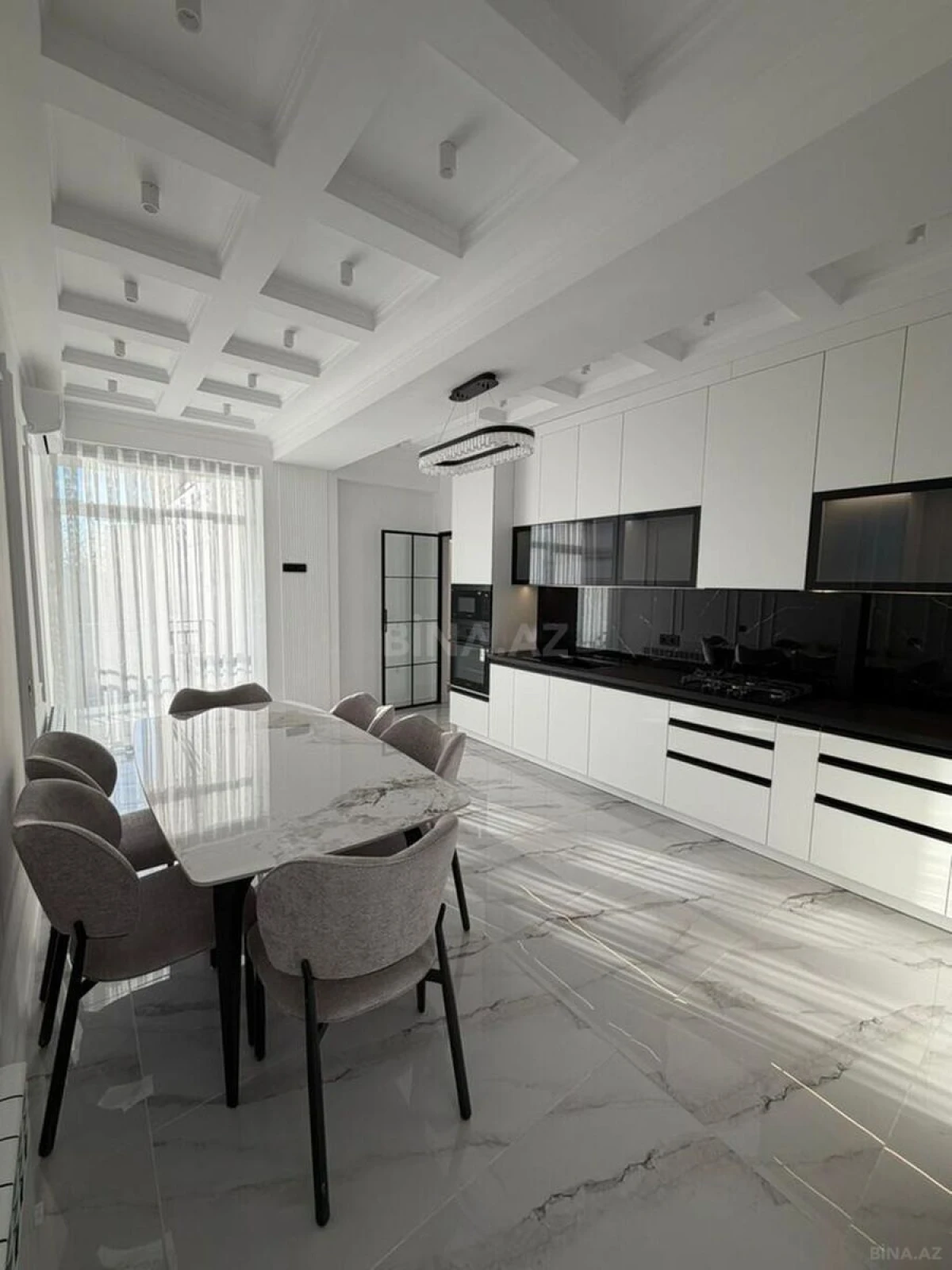 Kirayə verilir 2 otaqlı mənzil 110 m²
