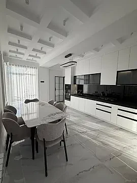 Kirayə verilir 2 otaqlı mənzil 110 m²