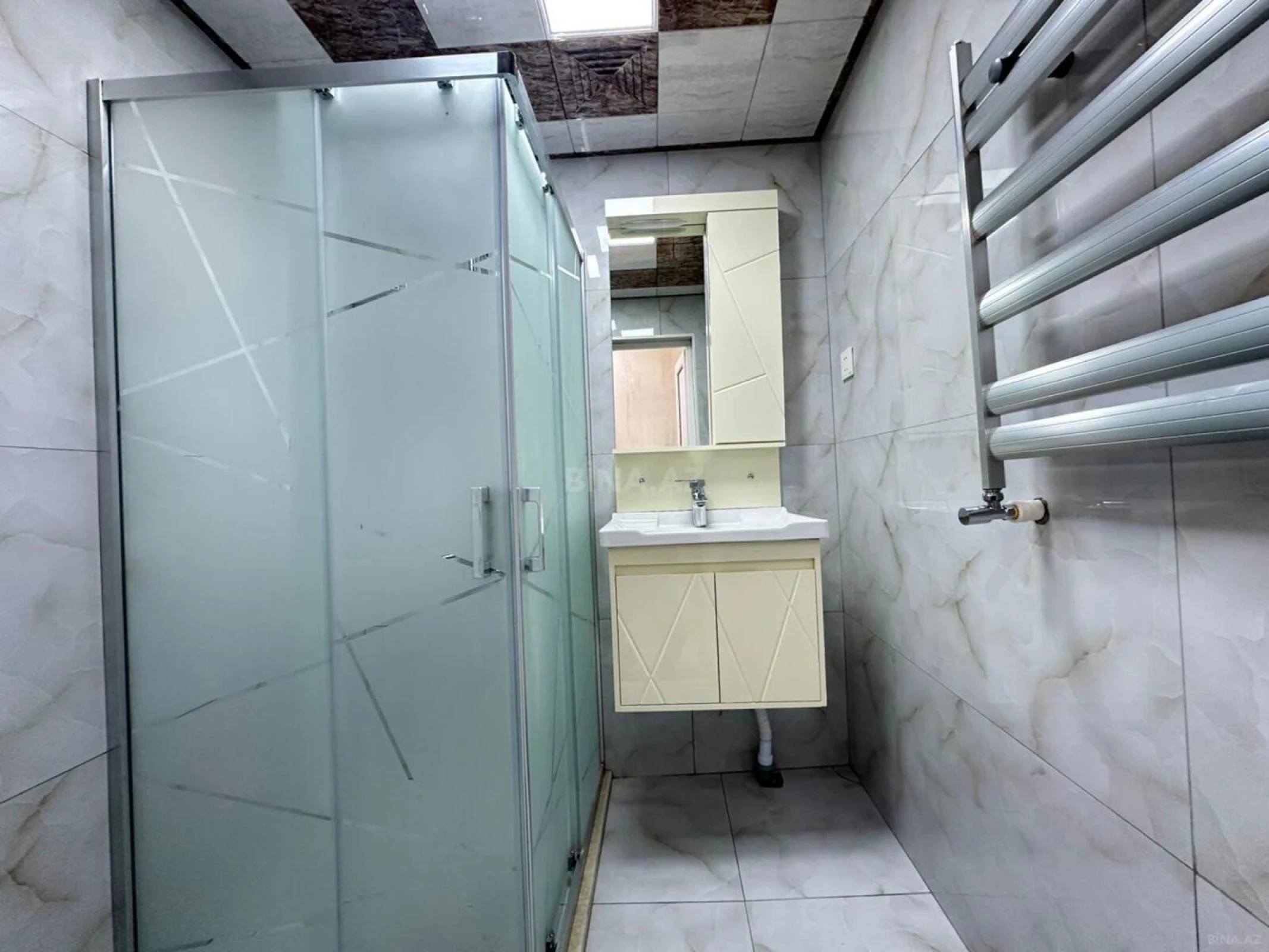 Satılır 4 otaqlı mənzil 110 m²