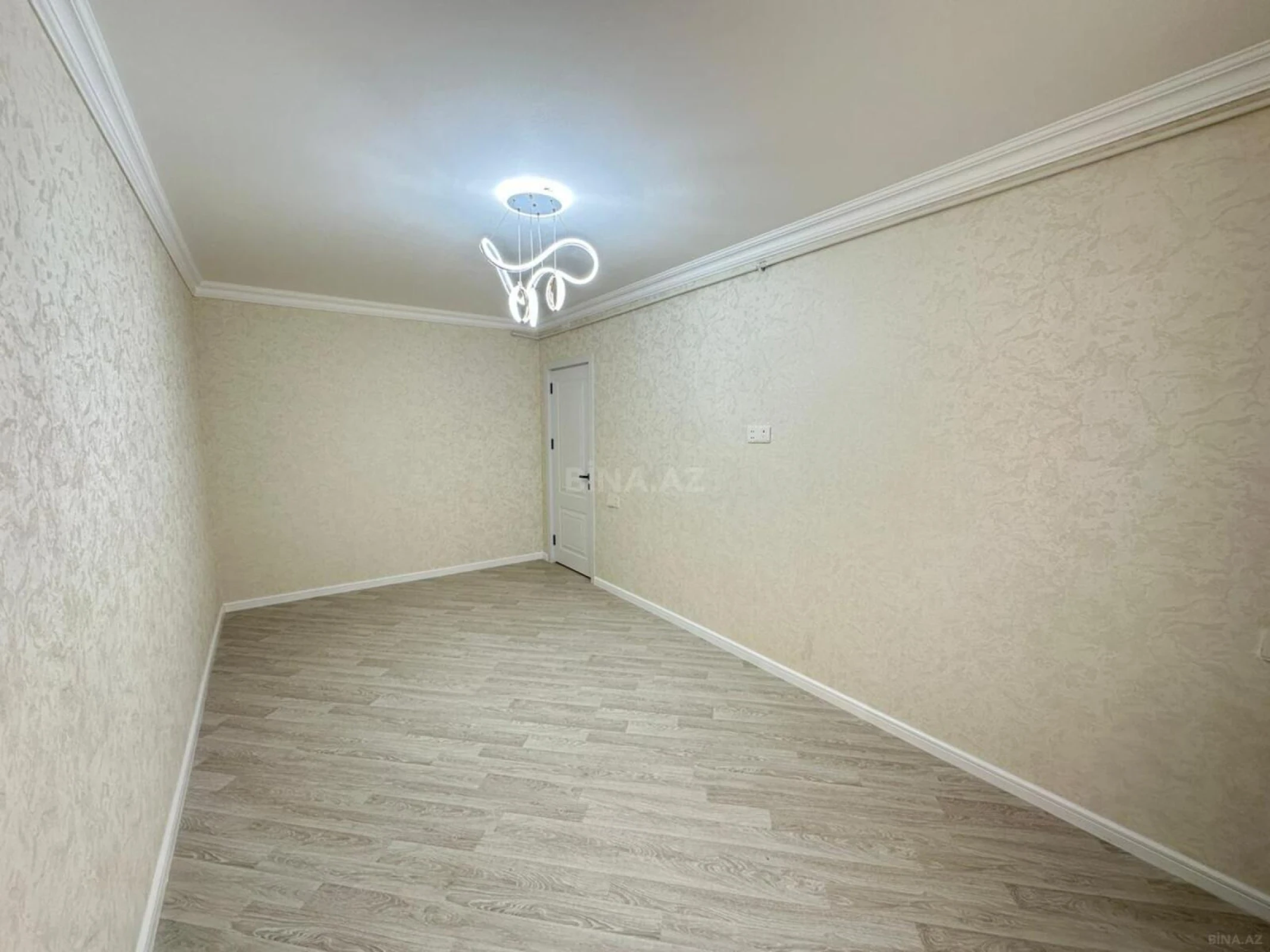 Satılır 4 otaqlı mənzil 110 m²