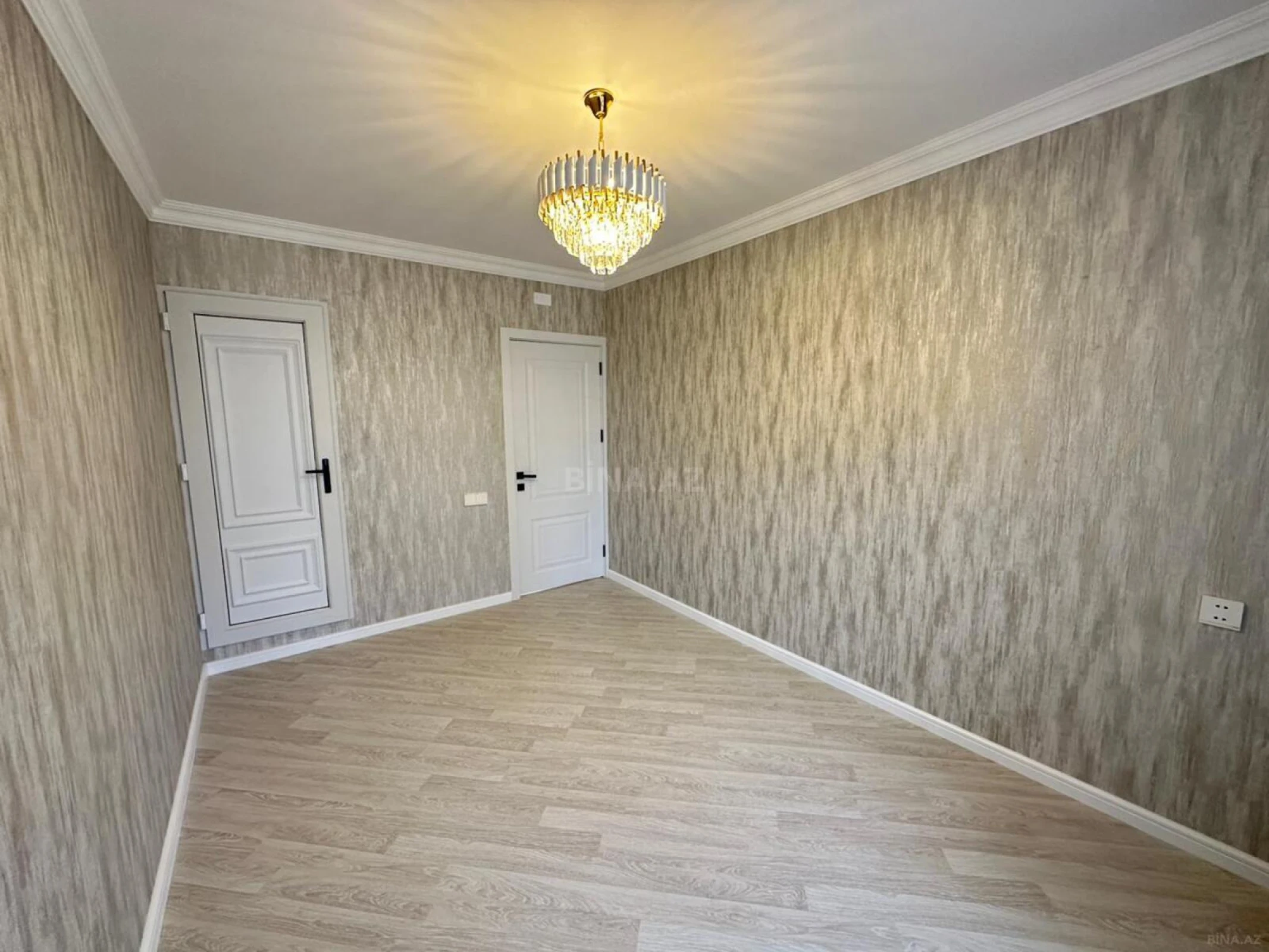 Satılır 4 otaqlı mənzil 110 m²