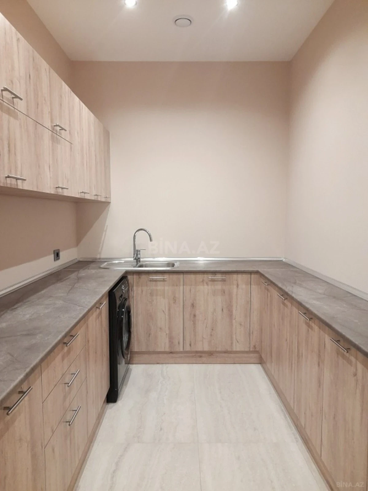 Kirayə verilir 4 otaqlı mənzil 220 m²
