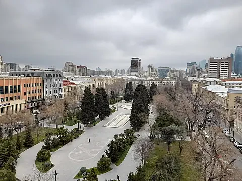 Kirayə verilir 4 otaqlı mənzil 220 m²