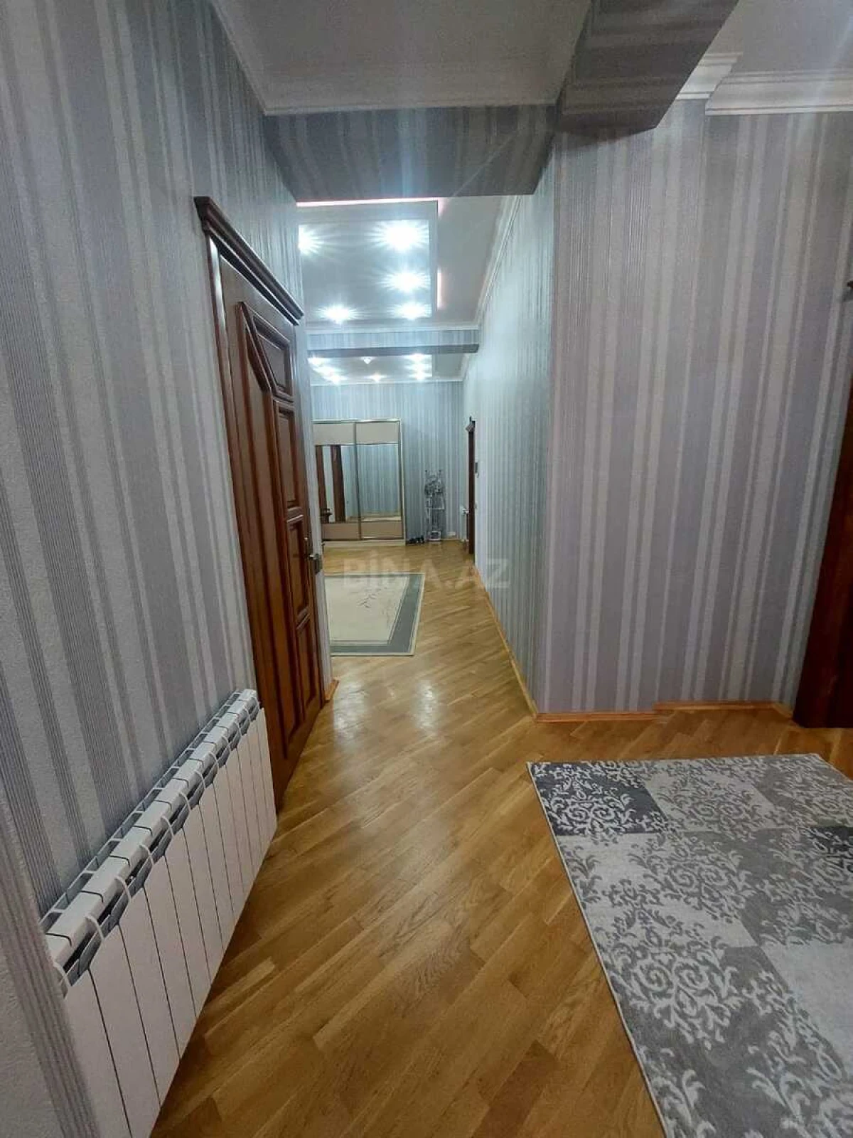 Satılır 3 otaqlı mənzil 178 m²