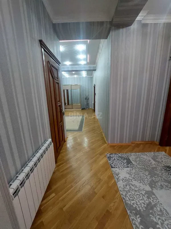 Satılır 3 otaqlı mənzil 178 m²