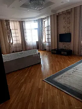 Satılır 3 otaqlı mənzil 178 m²