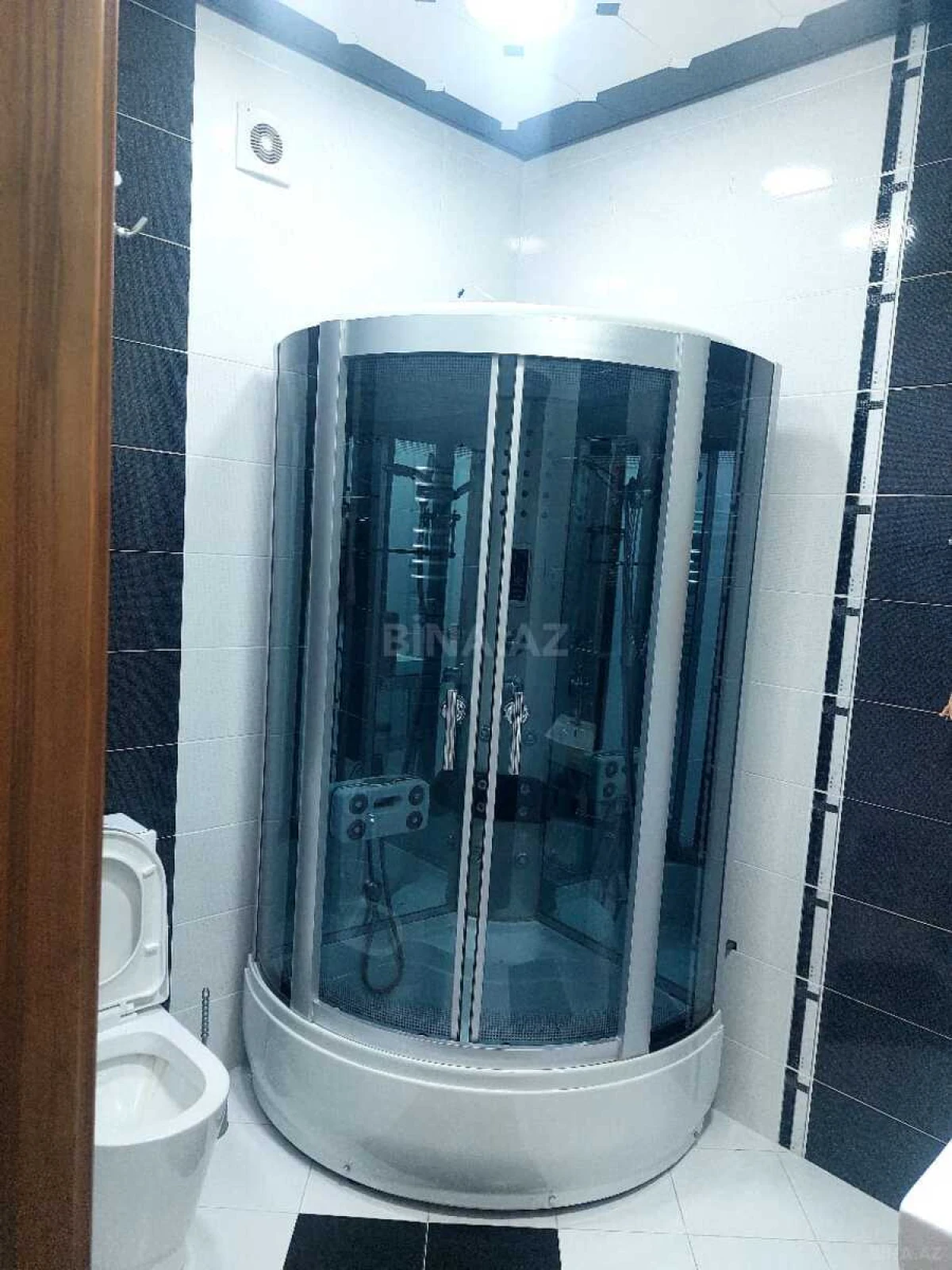 Satılır 3 otaqlı mənzil 178 m²