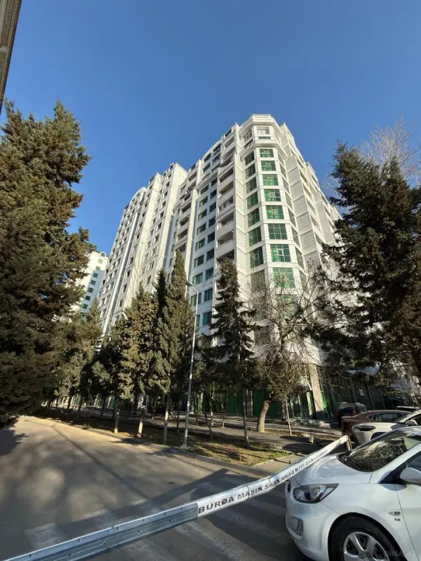 Satılır 4 otaqlı mənzil 171 m²
