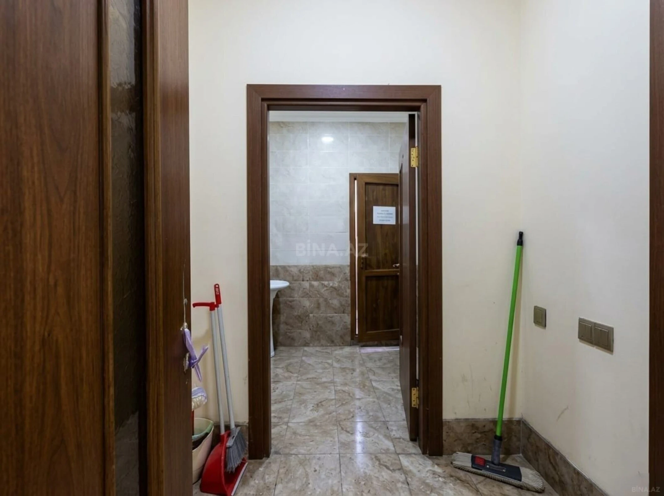 Kirayə verilir 20 otaqlı ofis 630 m²