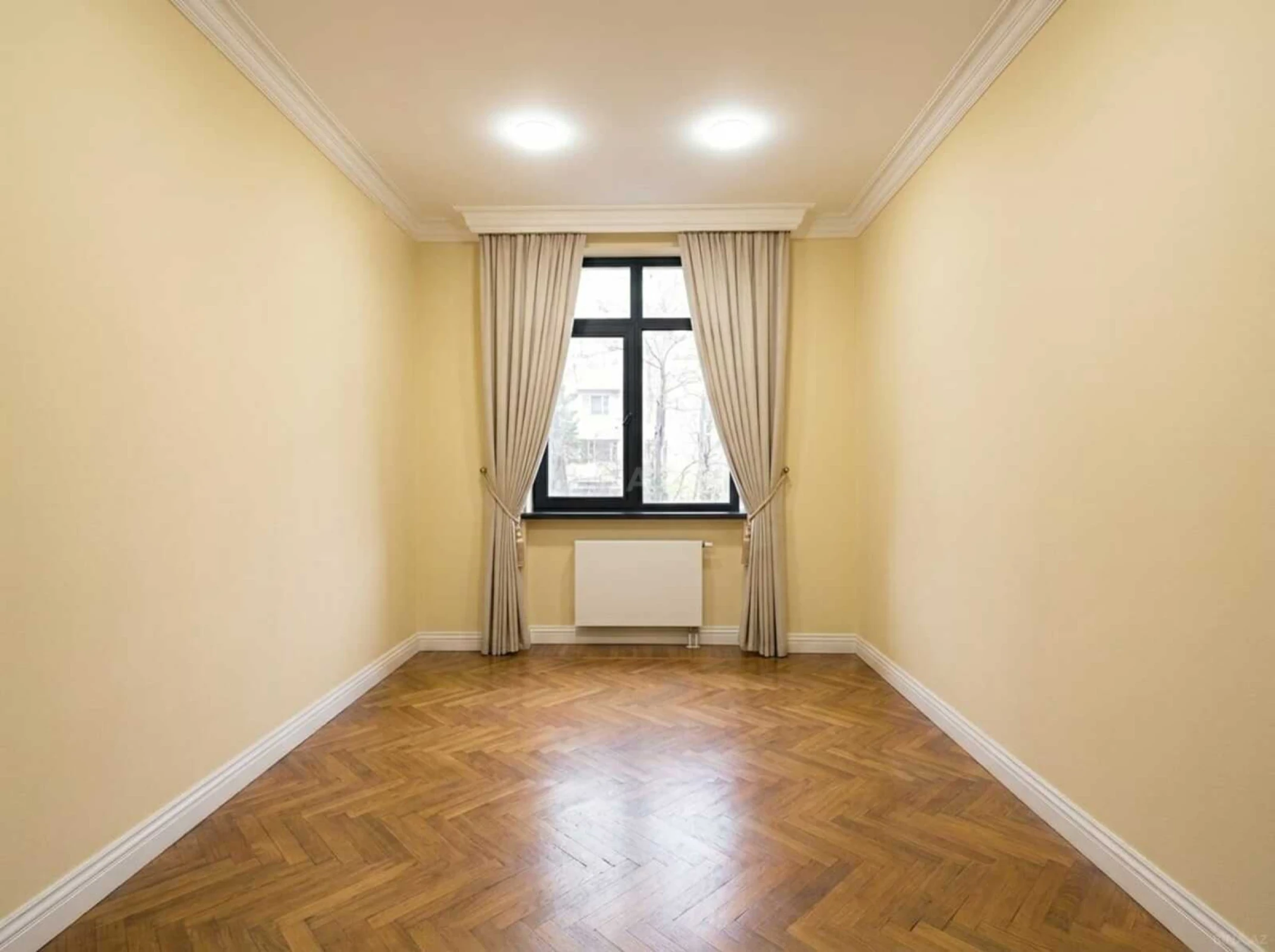 Kirayə verilir 20 otaqlı ofis 630 m²