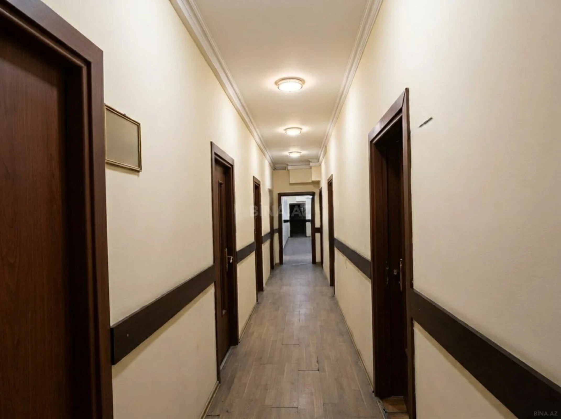 Kirayə verilir 20 otaqlı ofis 630 m²