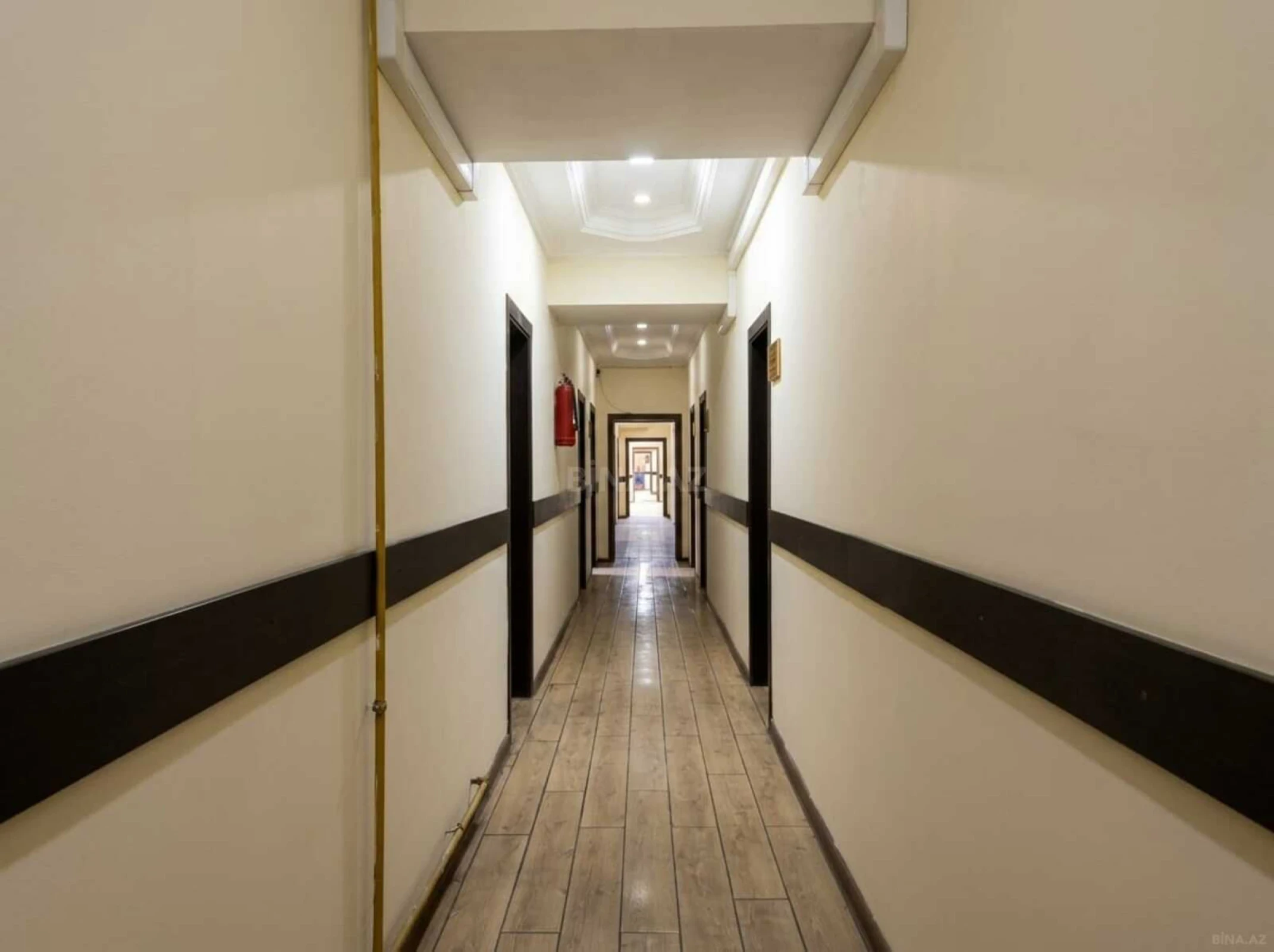 Kirayə verilir 20 otaqlı ofis 630 m²