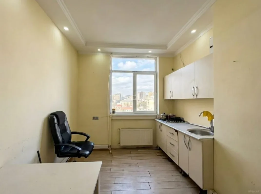 Kirayə verilir 20 otaqlı ofis 630 m²