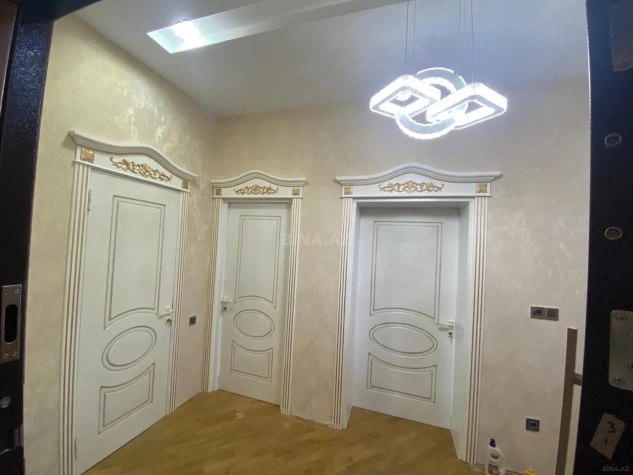 Satılır 2 otaqlı mənzil 61 m²