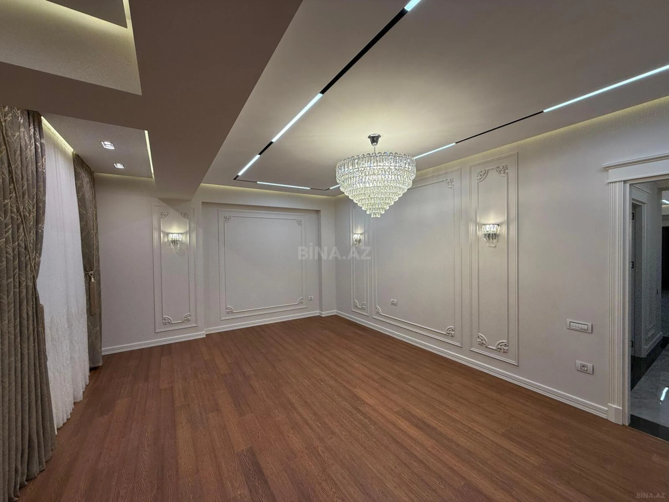 Satılır 4 otaqlı mənzil 179 m²