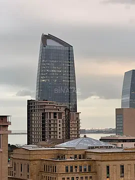 Satılır 4 otaqlı mənzil 179 m²
