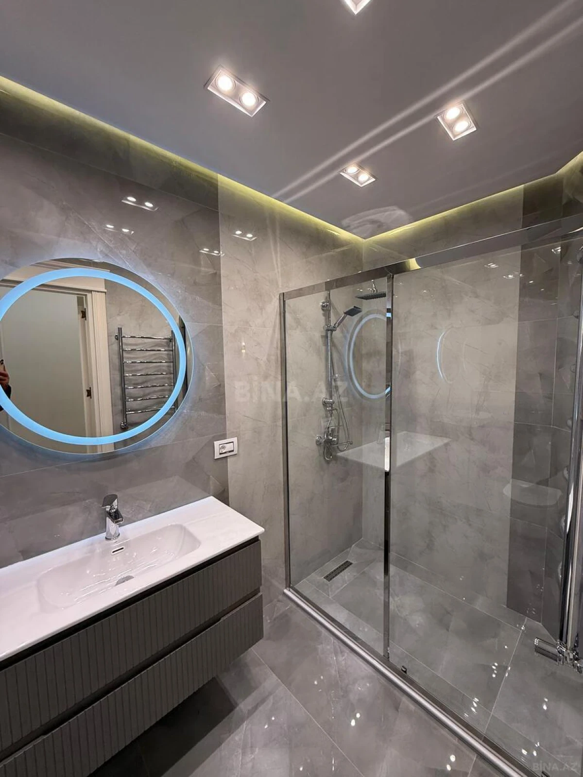 Satılır 4 otaqlı mənzil 179 m²