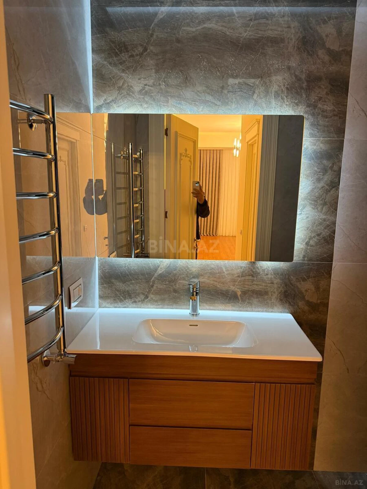Satılır 4 otaqlı mənzil 179 m²