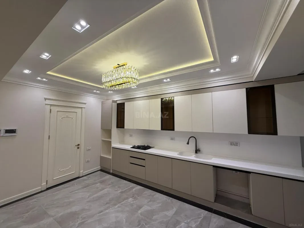 Satılır 4 otaqlı mənzil 179 m²