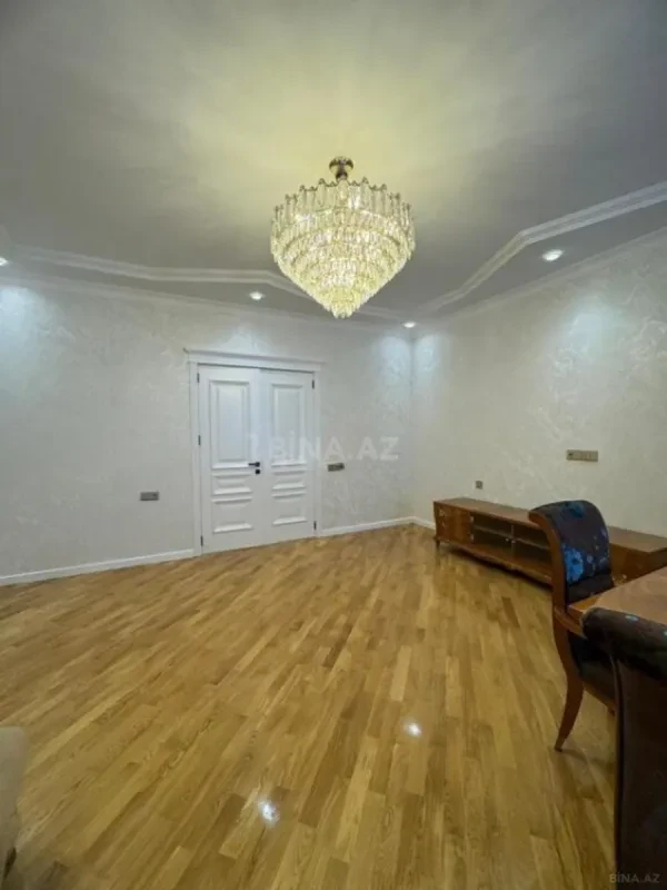 Satılır 3 otaqlı mənzil 137 m²
