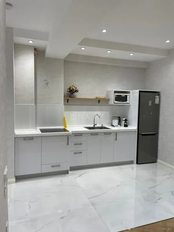 Kirayə verilir 2 otaqlı mənzil 67 m²
