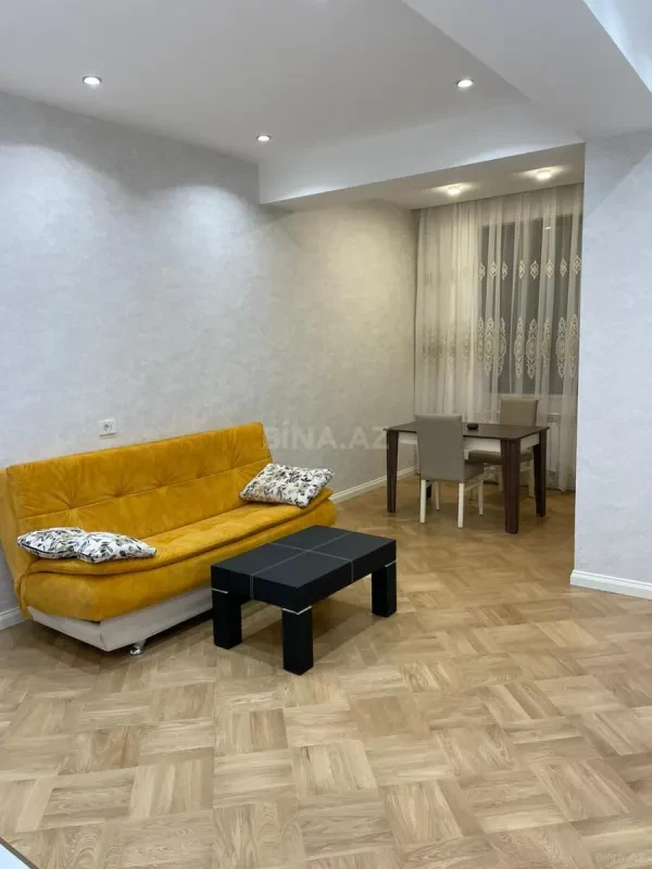 Kirayə verilir 2 otaqlı mənzil 67 m²