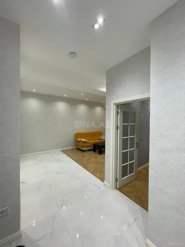 Kirayə verilir 2 otaqlı mənzil 67 m²
