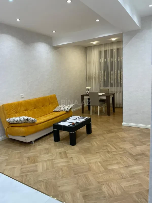 Kirayə verilir 2 otaqlı mənzil 67 m²