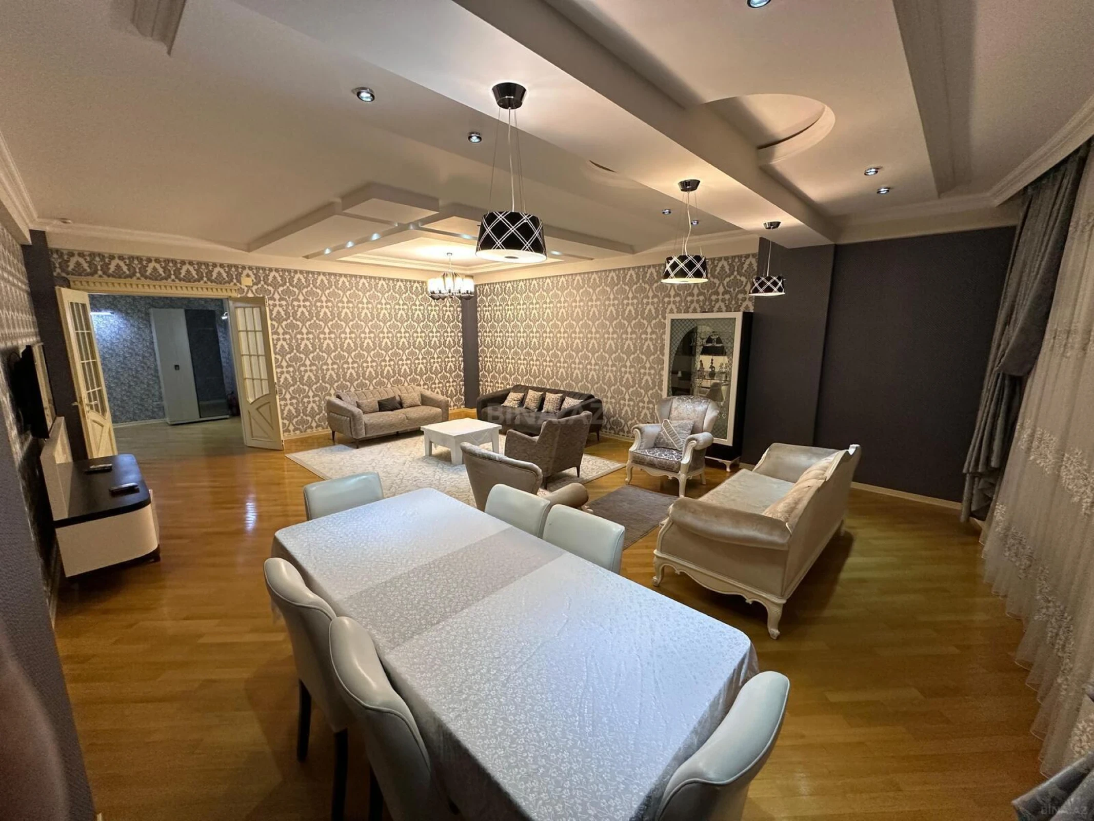 Kirayə verilir 4 otaqlı mənzil 200 m²