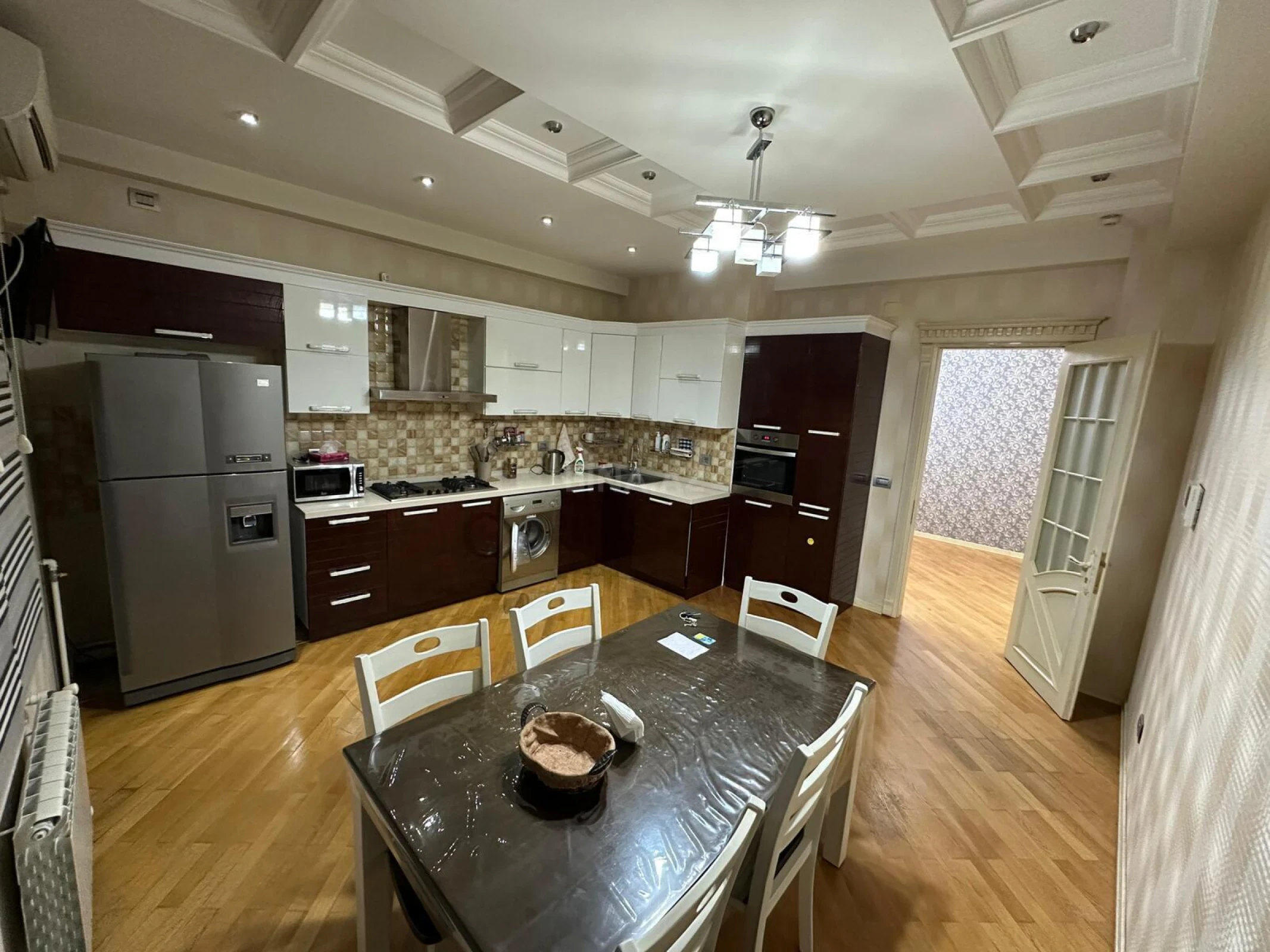 Kirayə verilir 4 otaqlı mənzil 200 m²