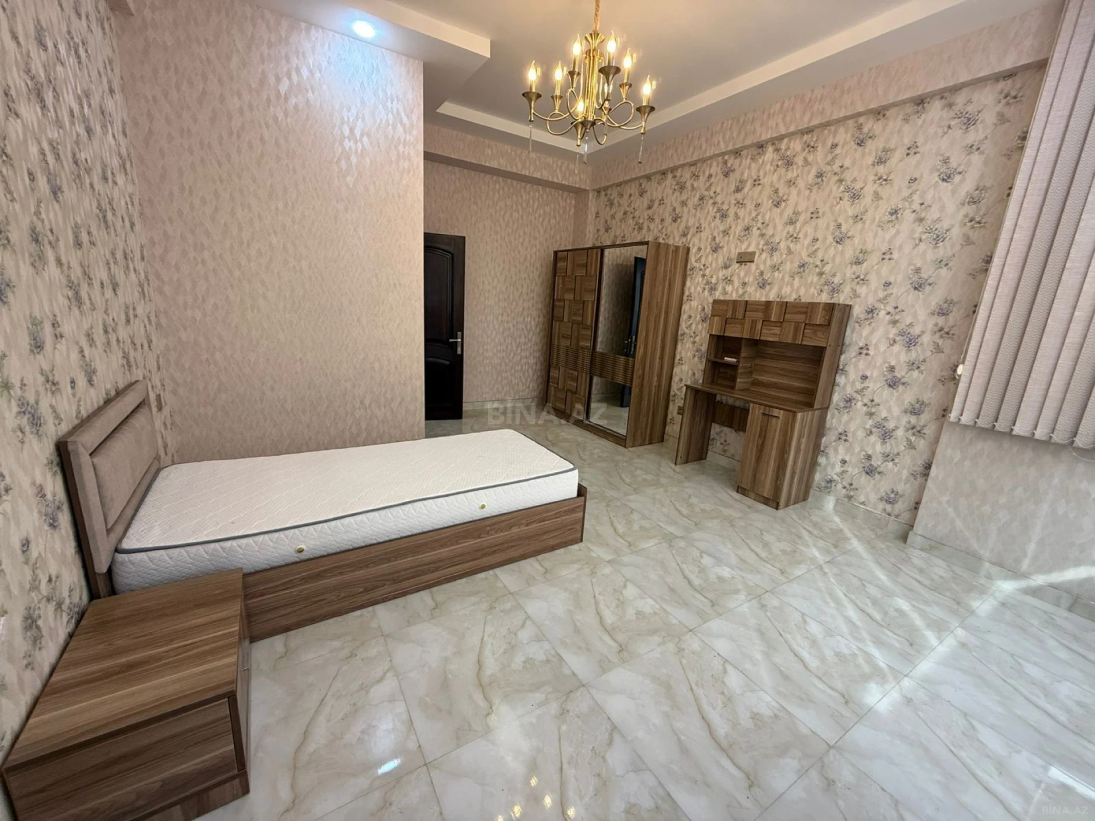 Kirayə verilir 3 otaqlı mənzil 172 m²