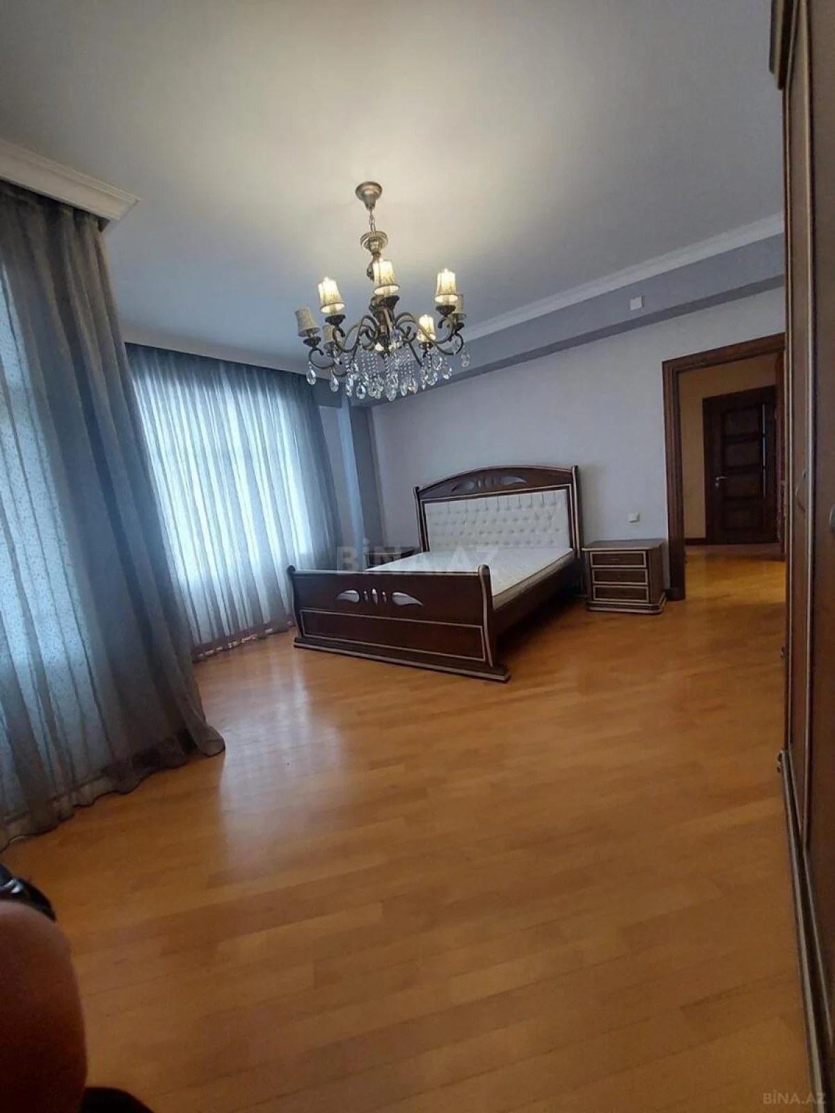 Kirayə verilir 4 otaqlı mənzil 150 m²