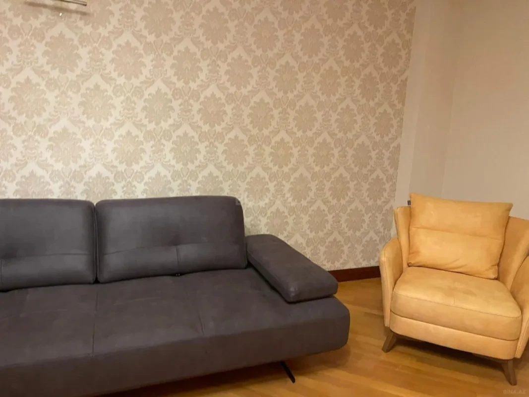 Kirayə verilir 4 otaqlı mənzil 150 m²
