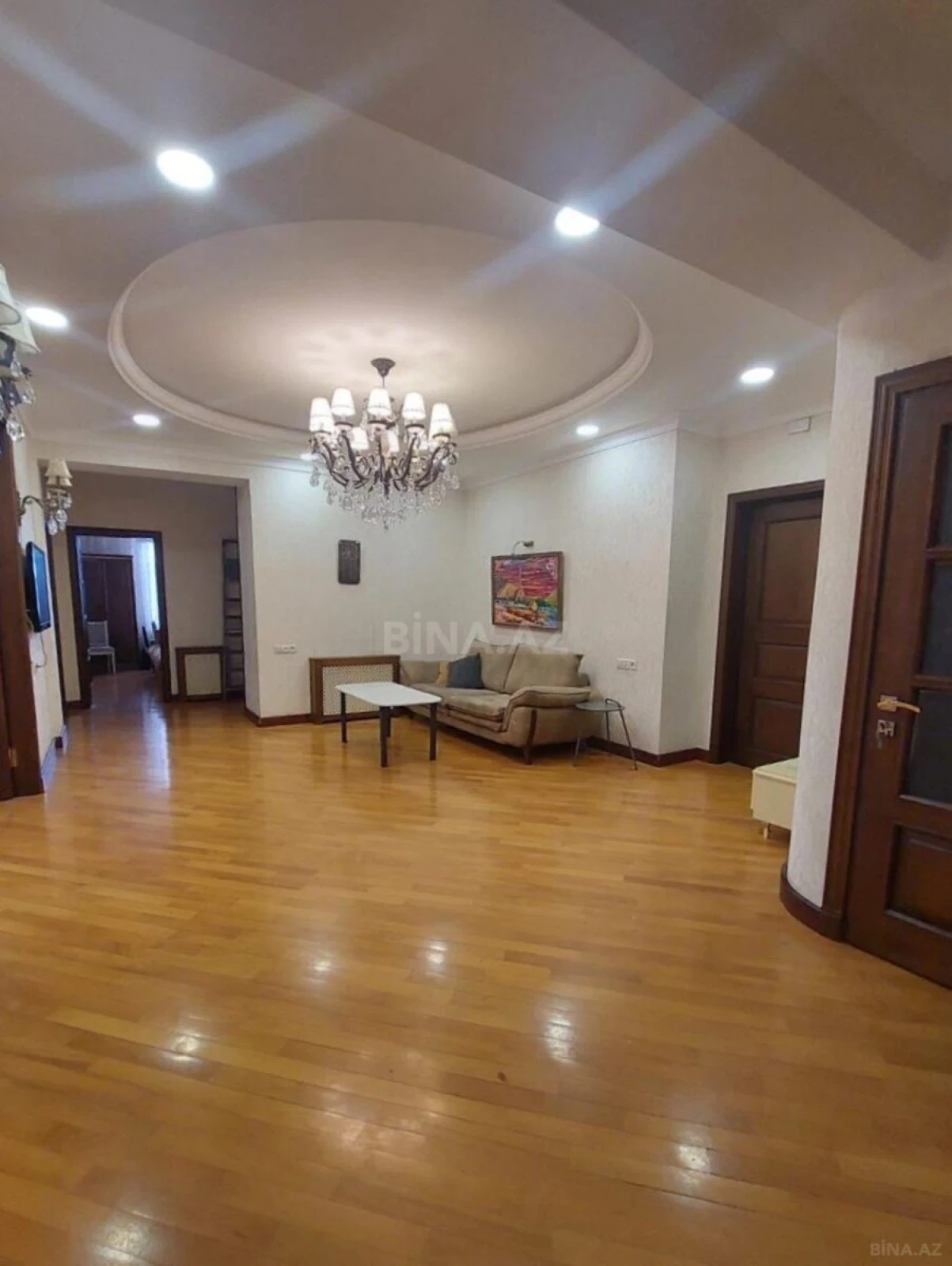 Kirayə verilir 4 otaqlı mənzil 150 m²