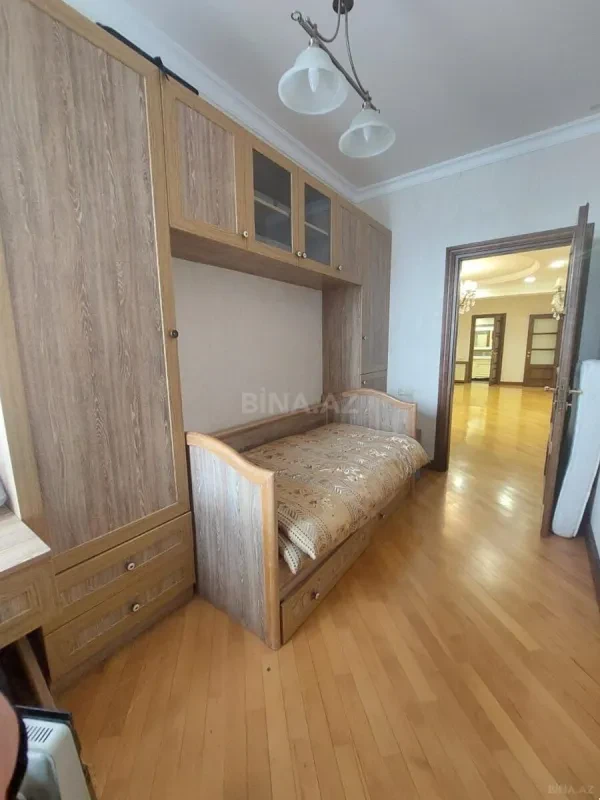 Kirayə verilir 4 otaqlı mənzil 150 m²